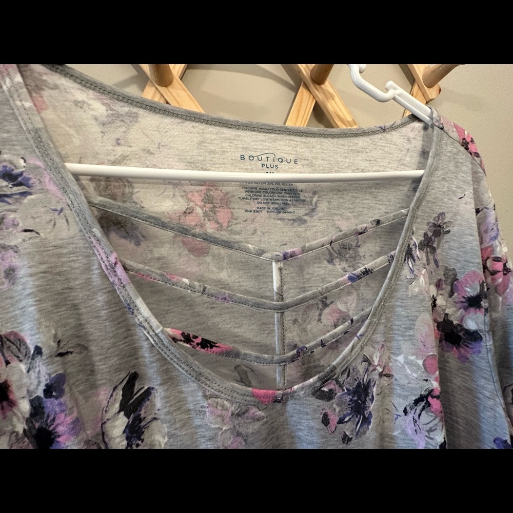 Women’s top, NWT 1x